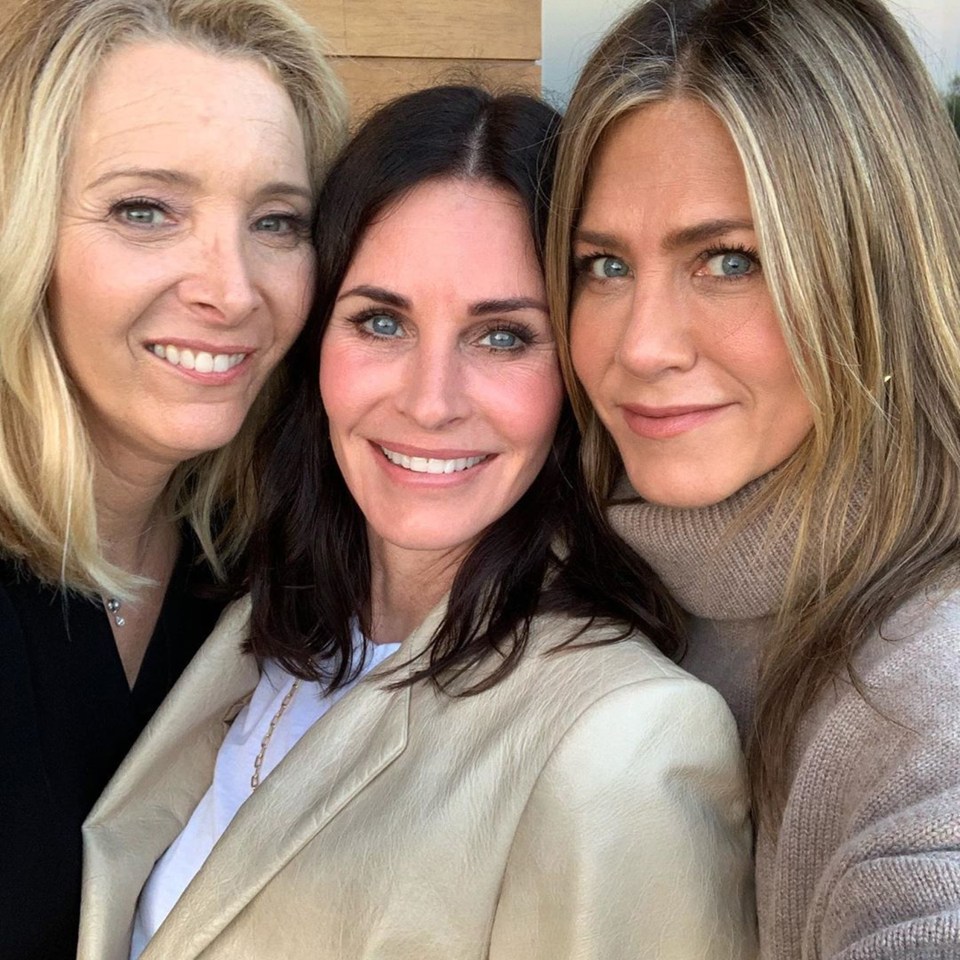  The cast are still close today (L-R) Lisa Kudrow, Courteney Cox, Jennifer Aniston