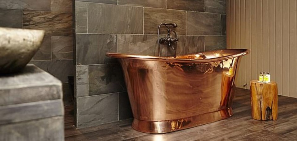 The couple reportedly had a £5,000 copper bathtub installed