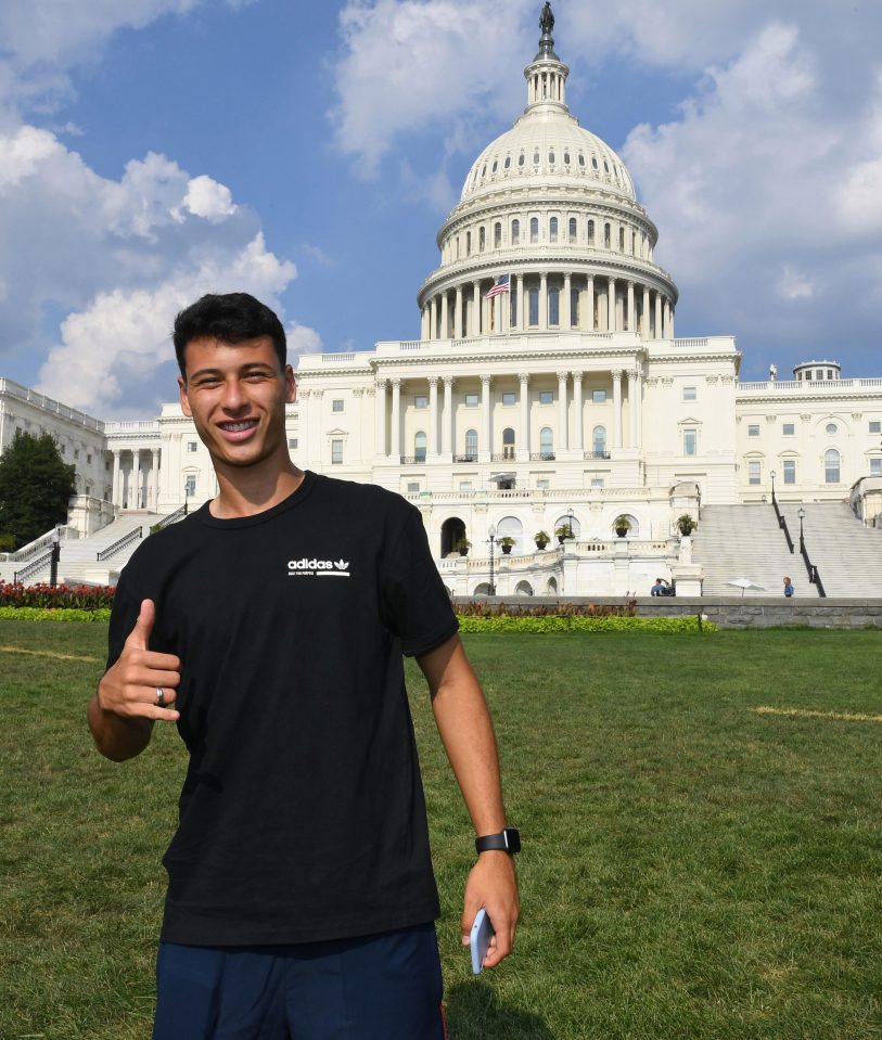  Martinelli began his football career playing futsal with Corinthians