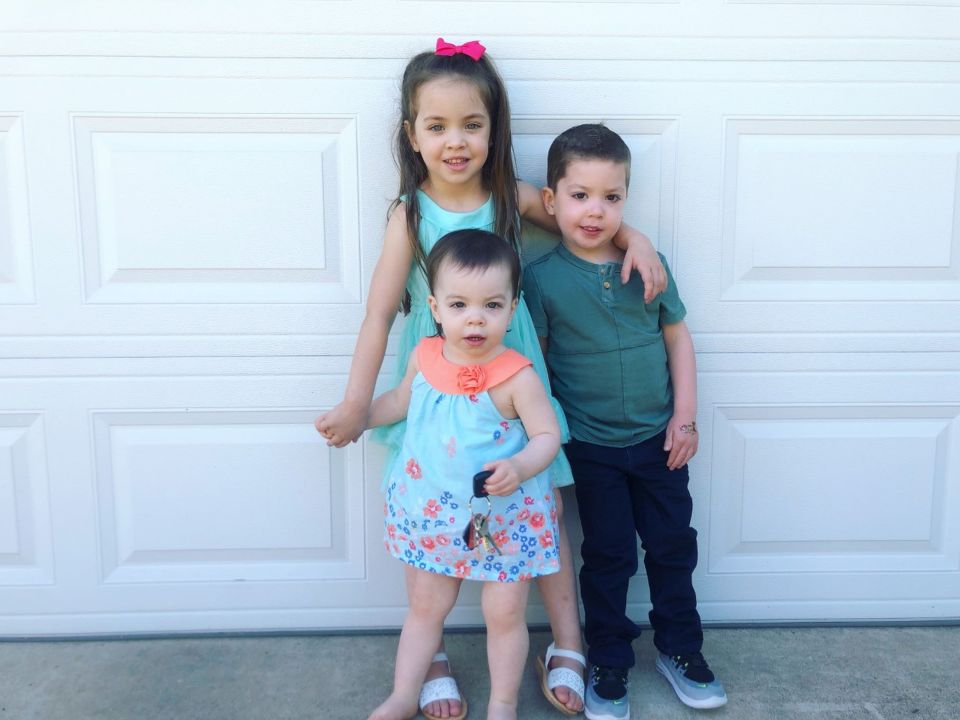  Beckett, right, with his sisters Aubrey, five, and Chandler, who is nearly two, before his cancer diagnosis