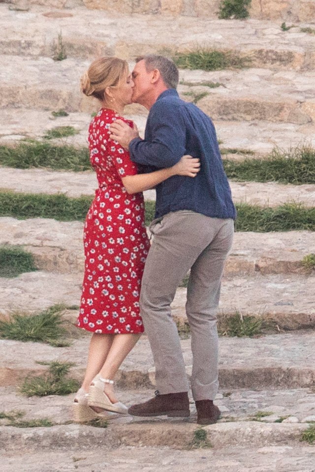  The awkward positioning in this kiss between Daniel Craig and co-star Lea Seydoux is very unlike Bond