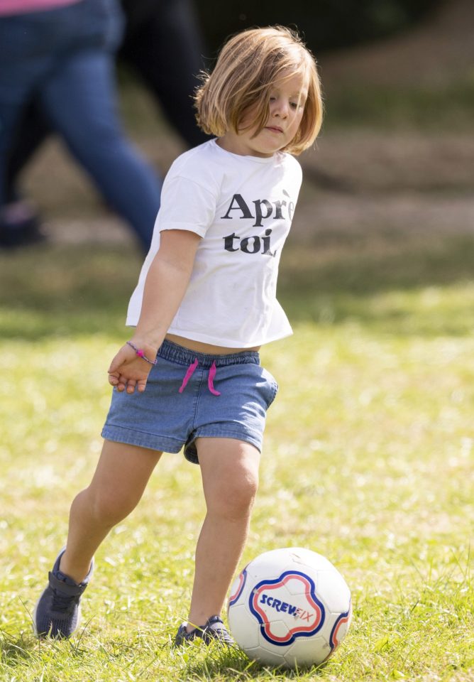  The five-year-old wore a slogan t-shirt and a pair of denim shorts