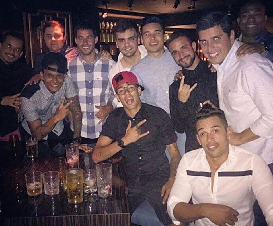  Neymar isn't afraid of sharing his $121m fortune with his friends