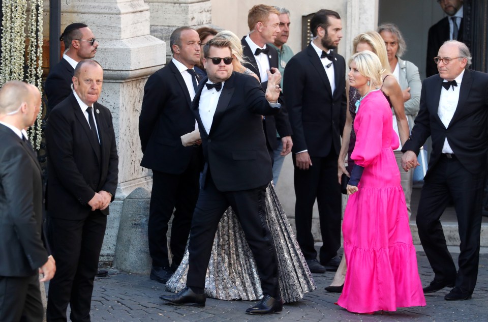 The TV host looked dapper as he arrived at the Italian villa