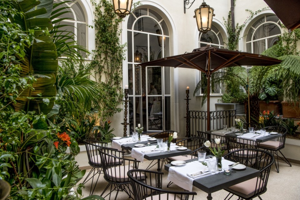 Guests can also take advantage of the hotel’s pretty outdoor dining area