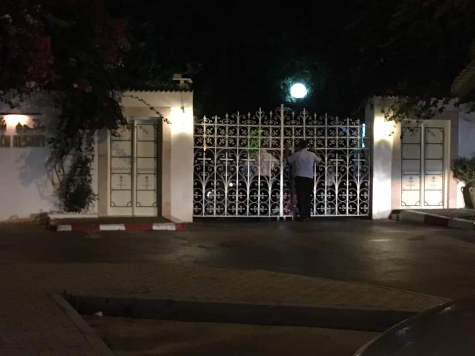  Thomas Cook guests at Les Orangers in Hammamet told how security guards had been stationed outside so they 'couldn't escape'