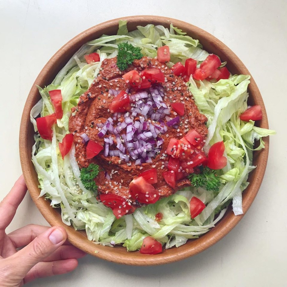 A vegan mum has been slammed for her “Bolognese” dish of shredded lettuce and raw pepper sauce