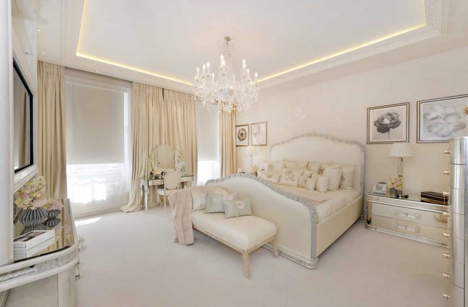  Her £7.5m house boasts a huge bedroom