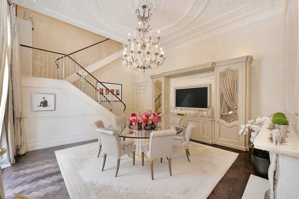  Lighting is the main focus in this beautiful dining room