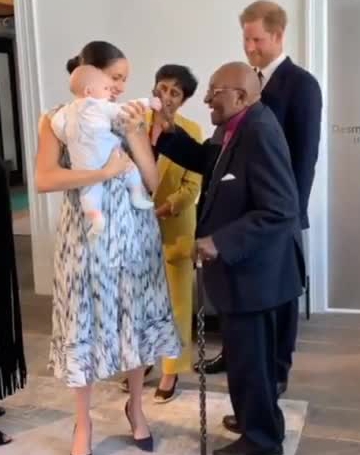 Meghan then gently taps Archie’s hand on the Archbishop’s palm for the high-five