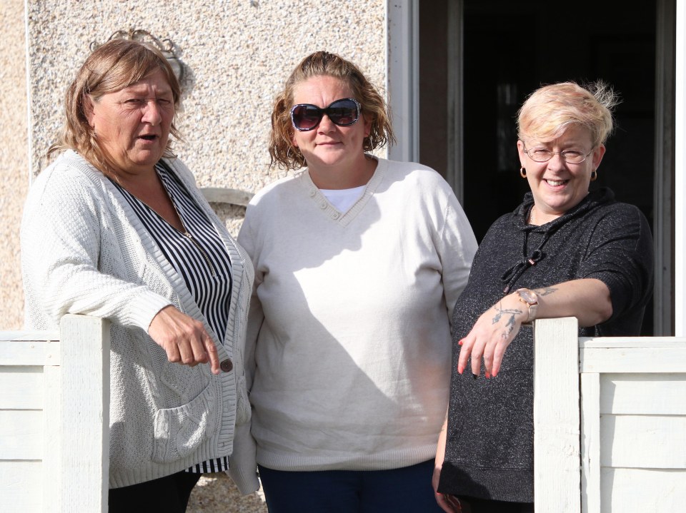  Sindy Hannam (left) and Danell Dreelan (right) agree as they claim Benefits By The Sea was unrealistic