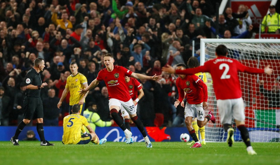  McTominay celebrates his stunning strike for Man Utd