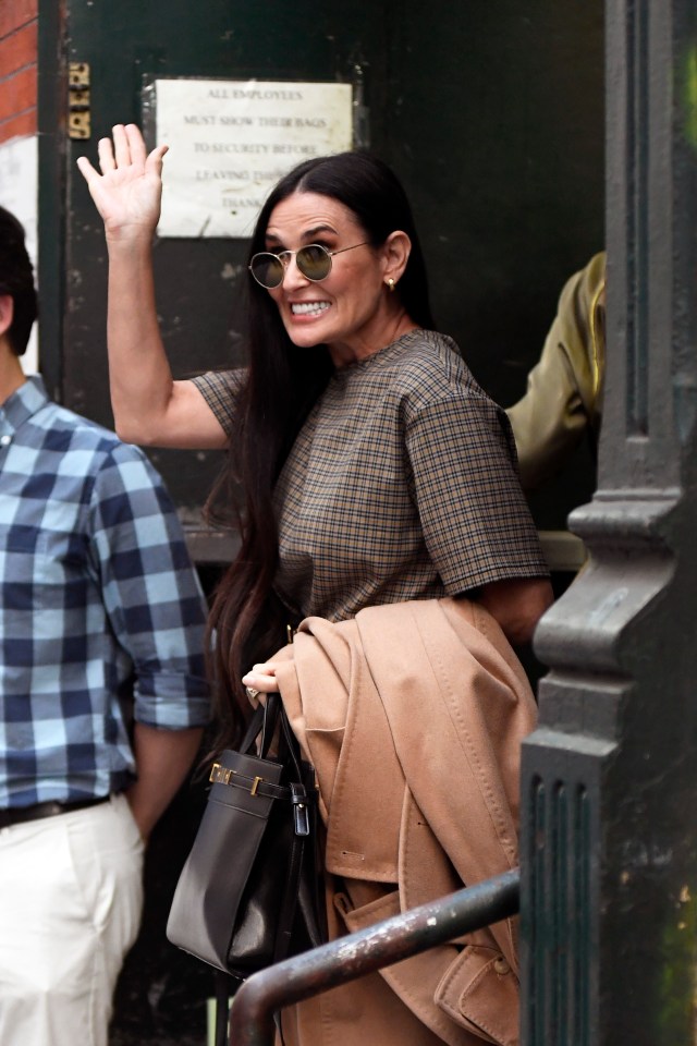  Demi, who was married to Bruce Willis before Ashton, looked remarkably fresh-faced and flawless as she smiled and waved for onlookers outside Barnes and Noble in the Big Apple