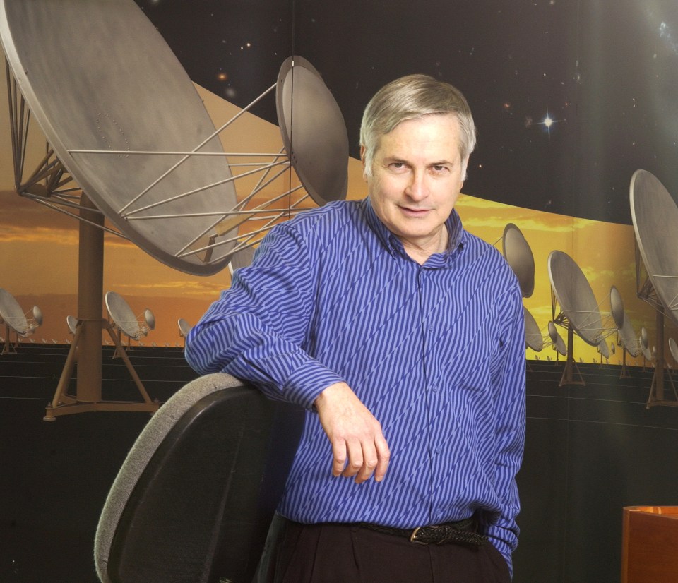  Dr Seth Shostak, a senior astronomer at the SETI Institute, reckons the mysterious visitor could be an alien spacecraft