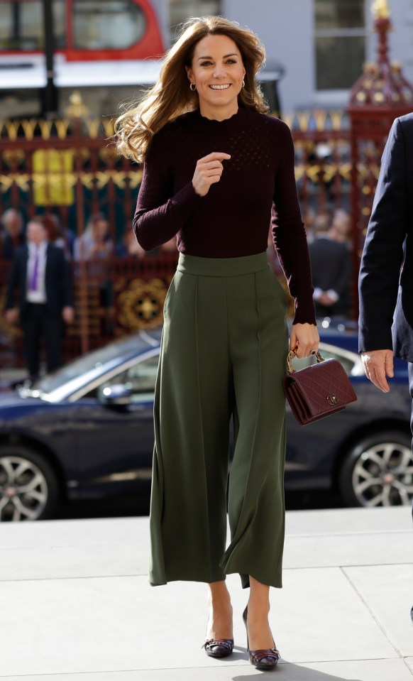  Kate is a fan of the high street, and a Warehouse jumper, Jigsaw culottes, Tod’s pumps and Chanel bag (we can but dream) are the perfect ways to transition into winter