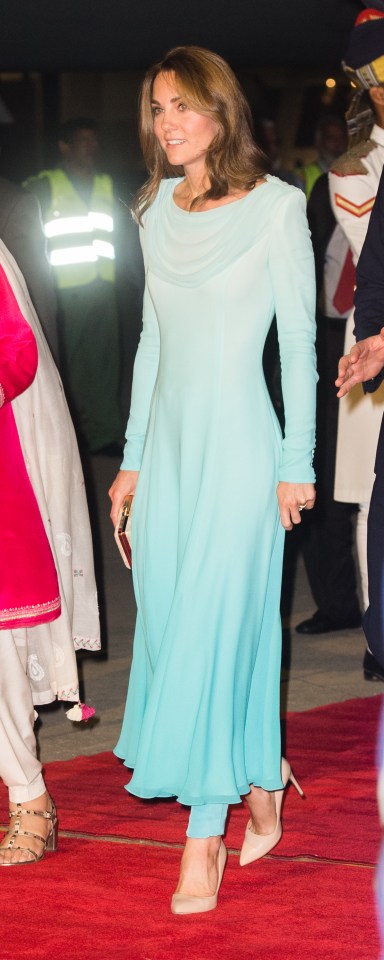  Starting the royal tour in Pakistan, the Duchess channels Princess Diana with this elegant turquoise dress and trousers co-ord from British designer Catherine Walker