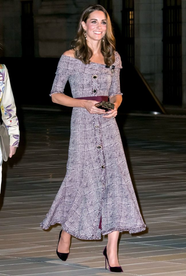  The first signs Kate is upping her style game as she steps out in this edgy Erdem number. It’s covers where it should, but a shoulder reveal adds a bit of glamour