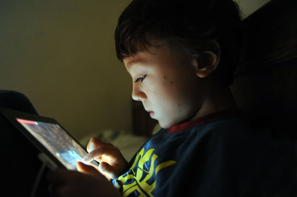  A quarter of parents now give youngsters a phone or tablet to play on or to watch cartoons instead