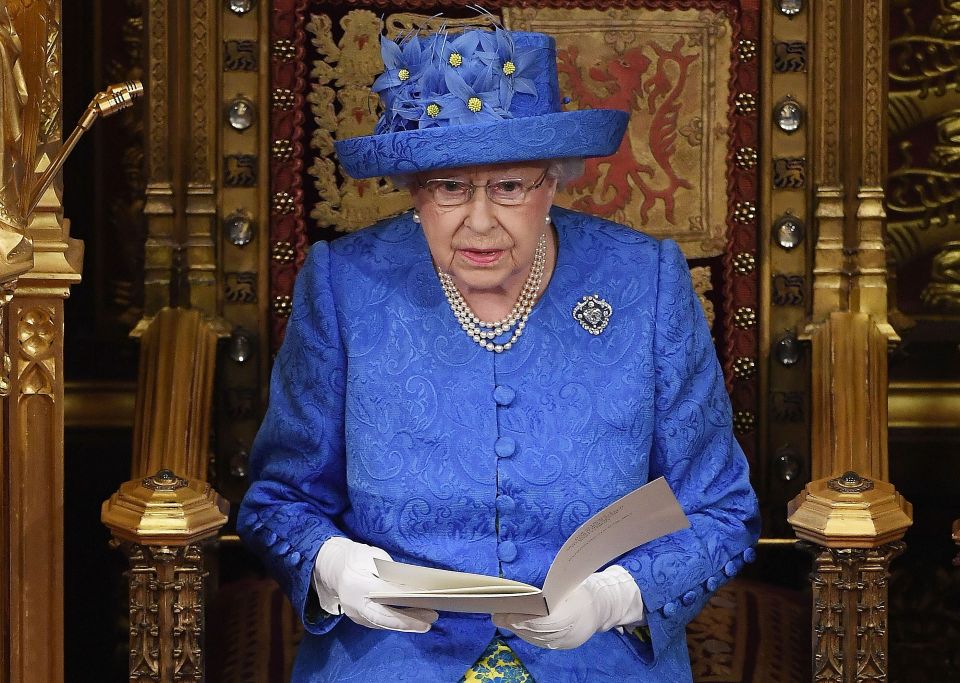  The Queen's personal dresser has lifted the lid on Her Majesty's style secrets