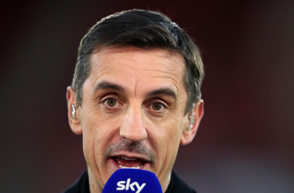  Gary Neville wants United to keep Solskjaer in the dugout