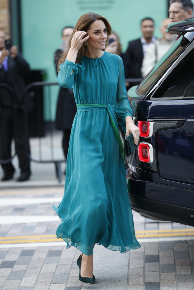  Kate Middleton looked stunning in a long teal dress today