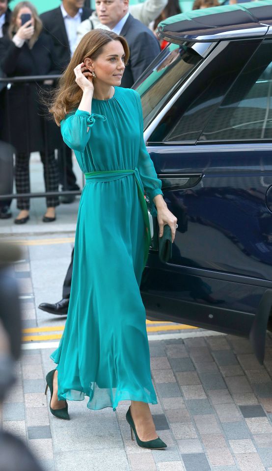  Mum-of-three Kate stunned in a flowing green ARossGirl dress