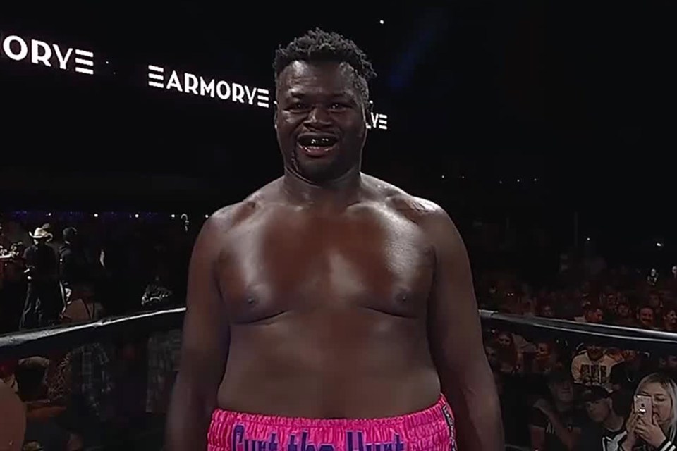  Curtis Harper gave the camera a wink, and all seemed good ahead of his heavyweight fight