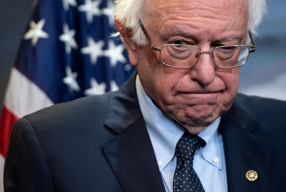  The US presidential hopeful Bernie Sanders is in hospital after suffering heart problems