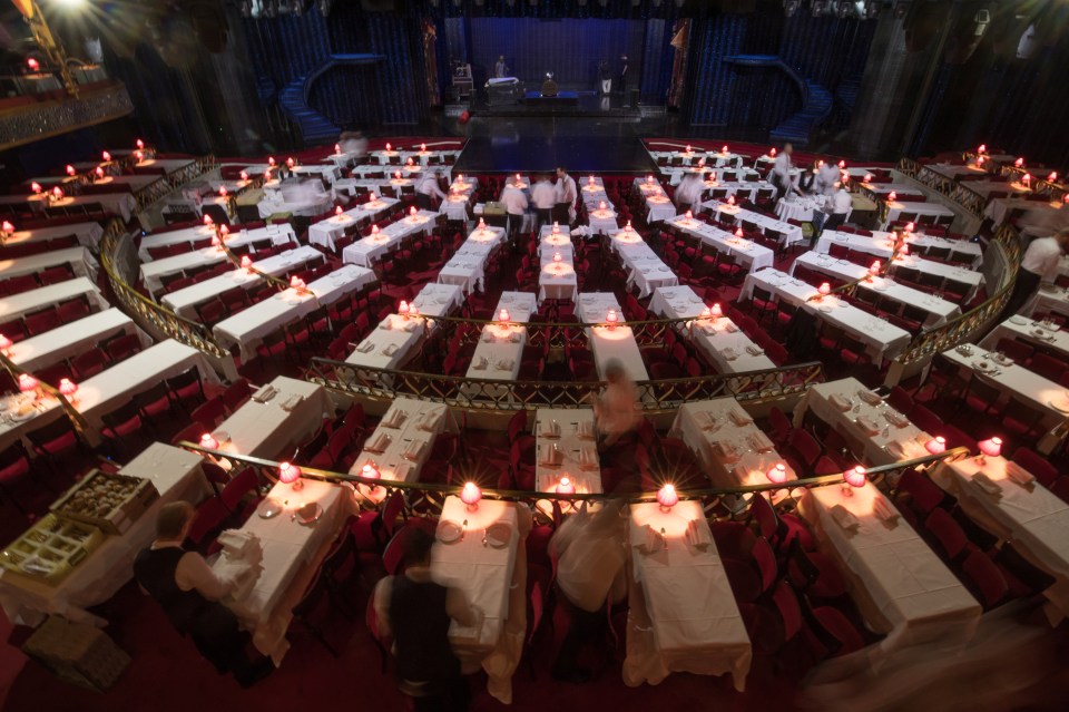  Staff prepare tables for the first show of the evening