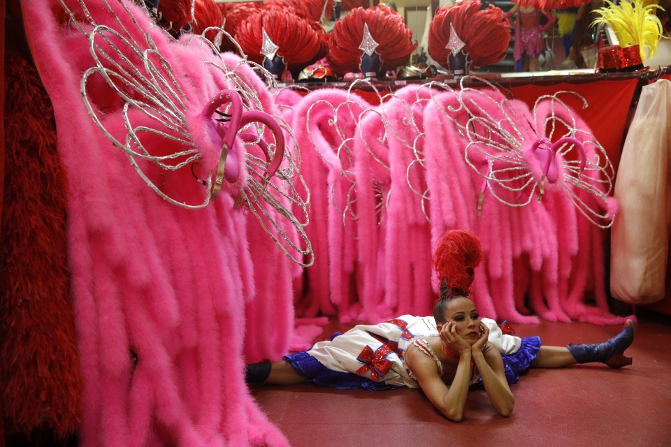  Dancer, Axelle, stretches before her performance