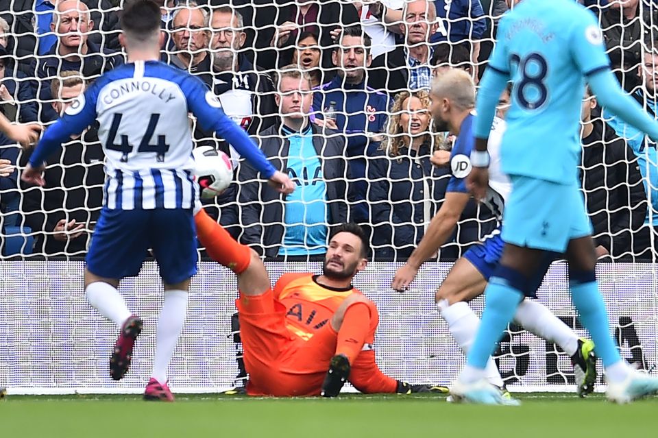  The left arm of Hugo Lloris buckles horribly out of shape under his body