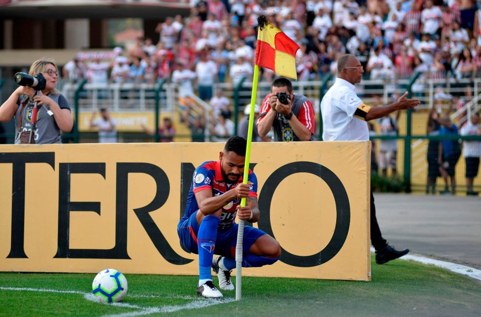  Dani Alves found his legendary career was no guard against a swarm of wasps as he lined up a corner