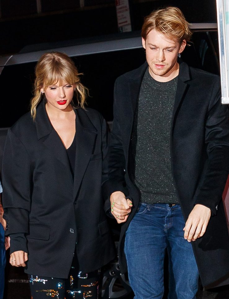  Taylor Swift's boyfriend Joe Alwyn is in talks to take the lead in the film adaptation of JoJo Moyes’ The Last Letter From Your Lover