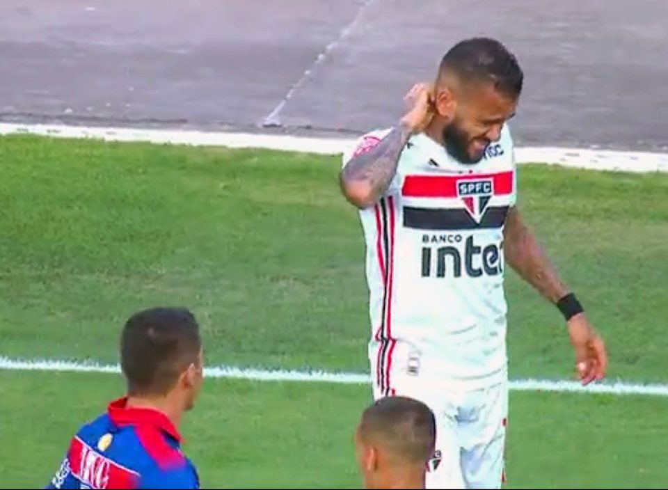  Other players had to fend off wasps after Sao Paulo superstar Dani Alves unwittingly provoked them