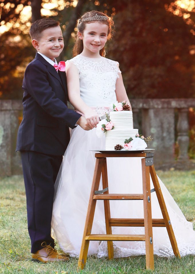  No wedding would be complete without a cake - and this one didn't disappoint