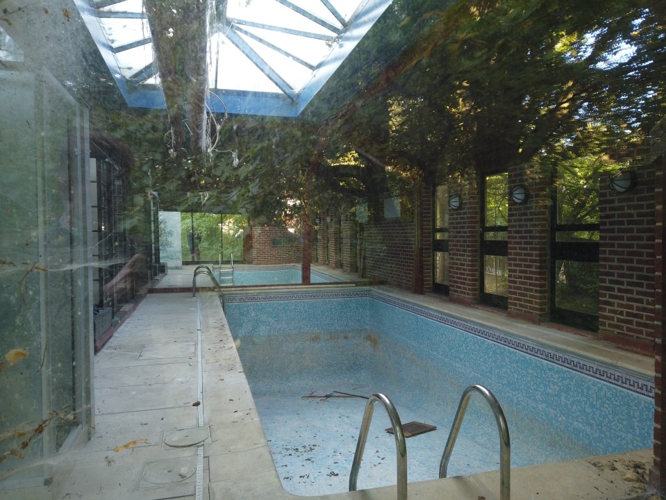  Disused swimming pools have been drained