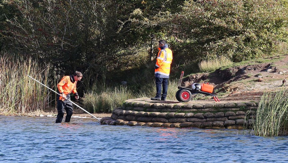  Police search the shallows of the Blue Lagoon in Milton Keynes