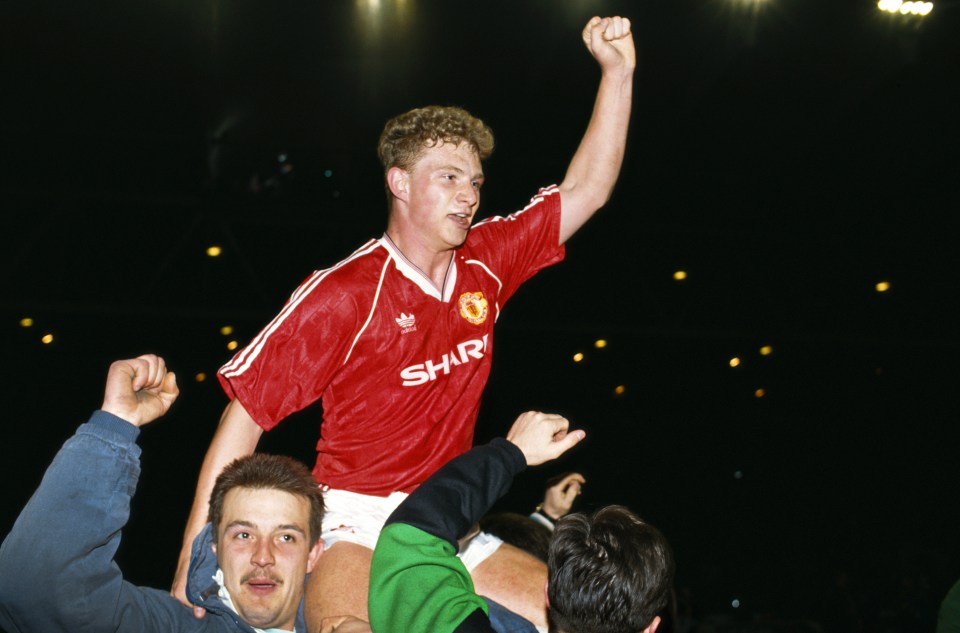  Mark Robins scored against Oldham to help Man Utd reach the 1990 FA Cup final