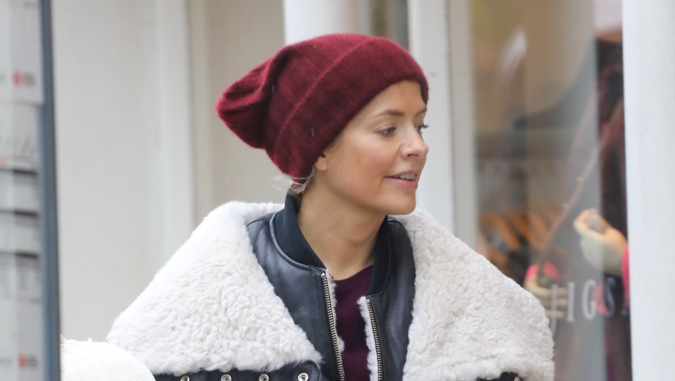  Holly looked effortlessly chic in her burgundy beanie