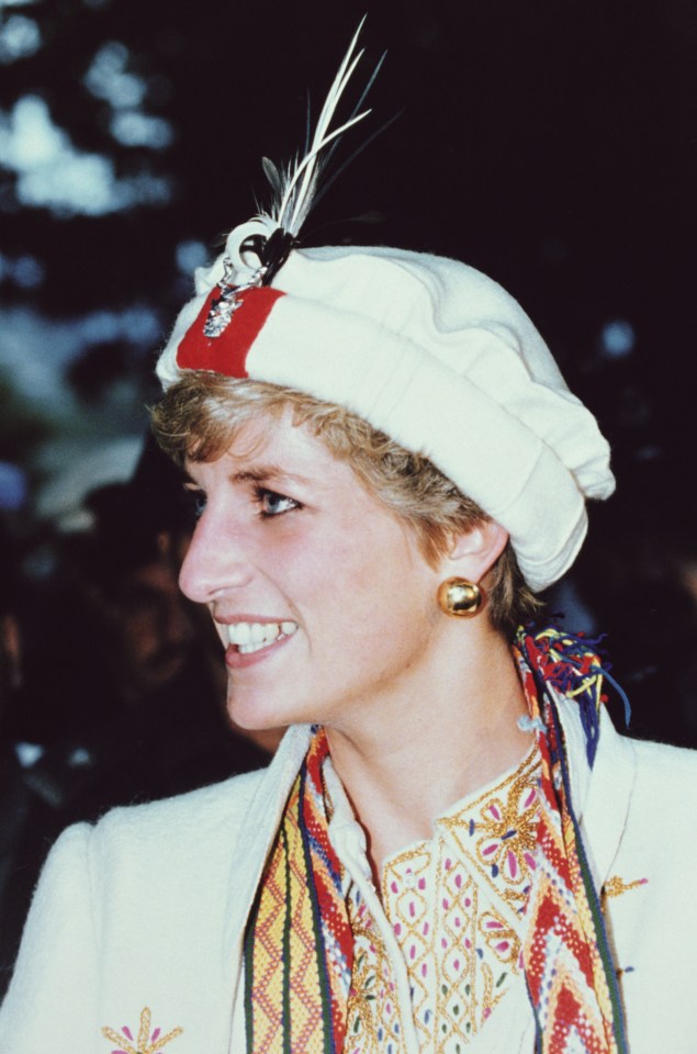  Princess Diana wore a hat like Kate's when she visited Pakistan 28 years ago