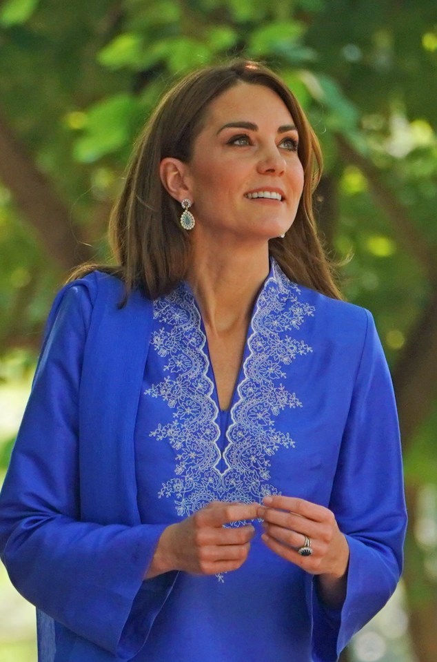  The Duchess of Cambridge showed off her earrings that she paired with her blue kurta