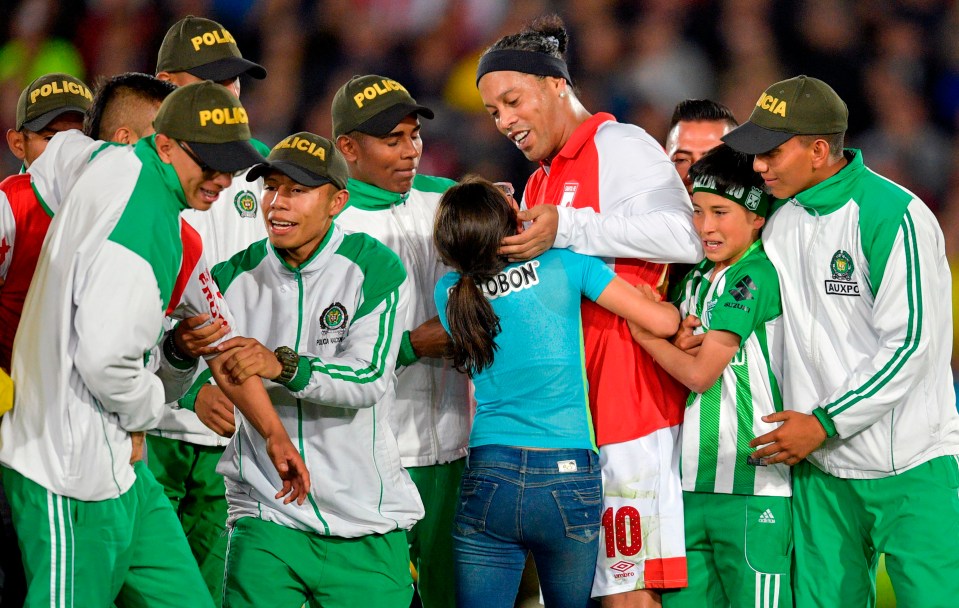 Ronaldinho was surrounded by young fans in awe