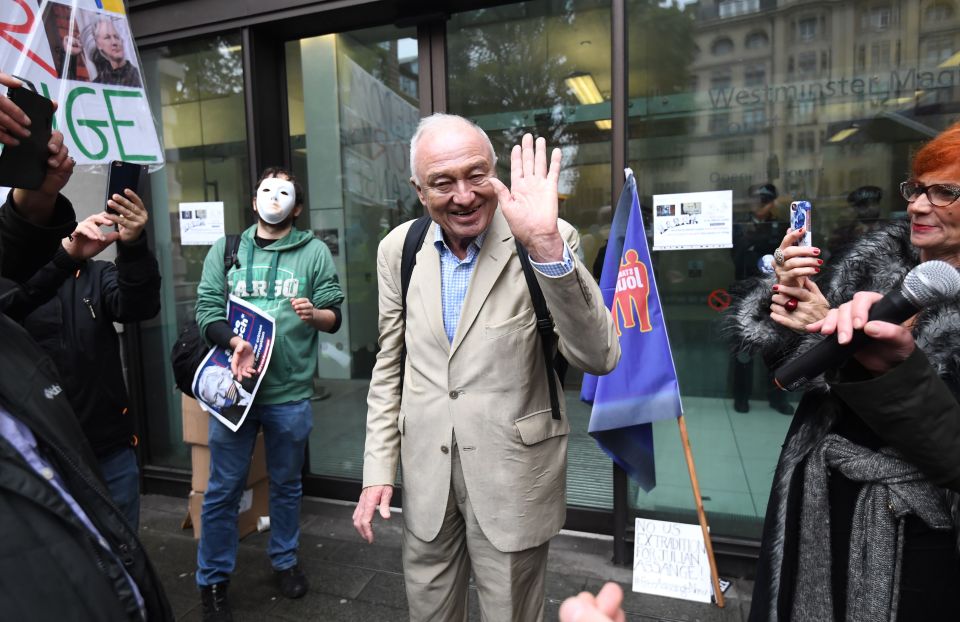  Former London Mayor Ken Livingstone joined the crowd outside the court