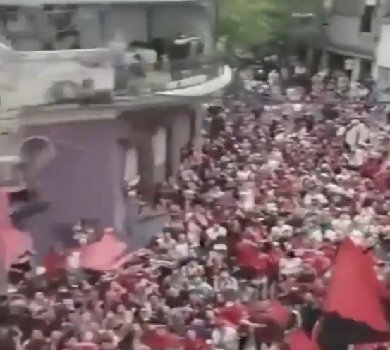  Newell's supporters flocked to the streets to welcome Maradona