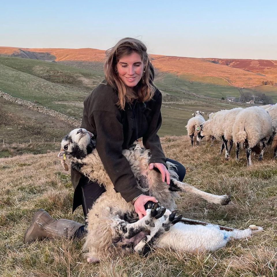  Amanda Owen is a hard-working shepherdess