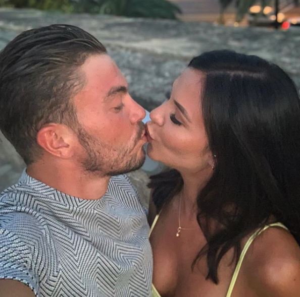  Sam Mucklow and Shelby Tribble kiss as he asks fans 'who is coming to the wedding?'