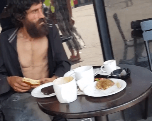  Shocking footage shows a barista arguing with customers as he tries to force the homeless man to leave