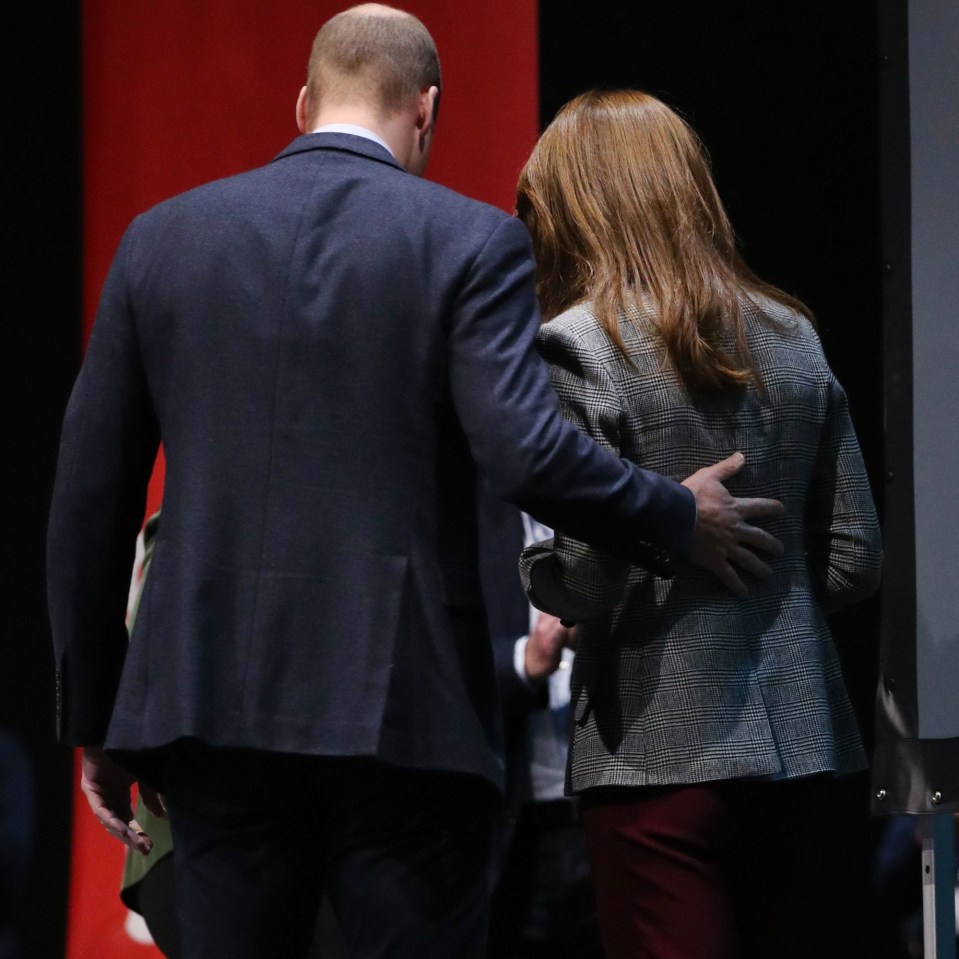 Prince William tenderly placed his hand on Kate’s back