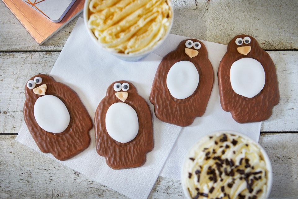 These caramel penguin biscuits look super cute