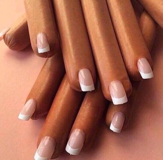 Sara Tasker, who spotted the trend, jokingly suggested their fingers resembled hot dogs